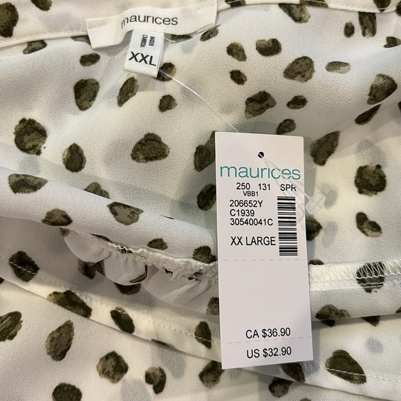 MAURICES White Green Spotted V-Neck Blouse Size XXL - Picture 7 of 8